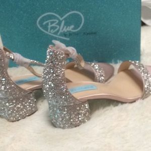 💕new Betsy Johnson “Mari” beaded Champagne shoes